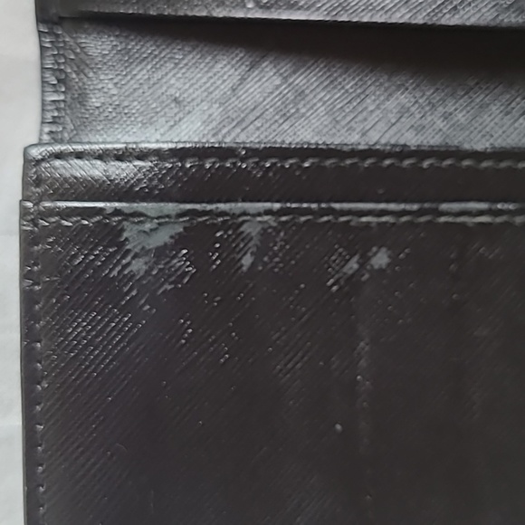 Salvatore Ferragamo Black Snap Wallet - Picture 6 of 16